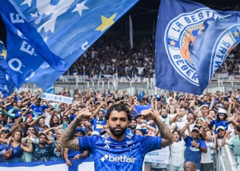 Gabigol fue presentado en Cruzeiro ante más de 40 mil personas