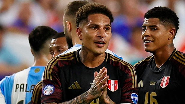 Paolo Guerrero abandona la selección peruana en su peor momento