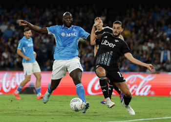 Nápoles pierde 2-1 en Como y cede liderato de Serie A al Inter