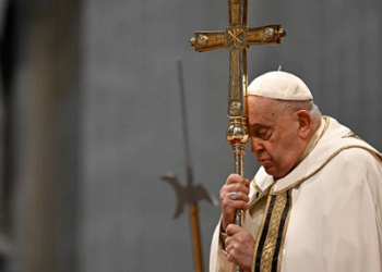 Papa Francisco continúa en estado "crítico"