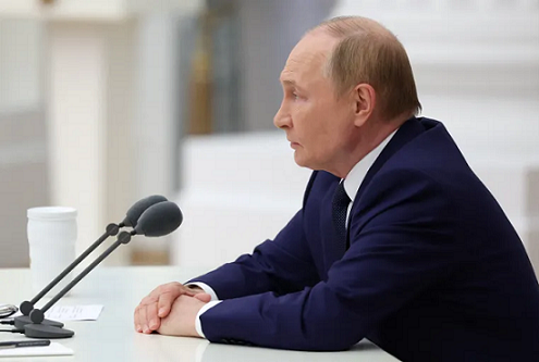 Putin califica de "oportuna y muy útil" su reunión con Trump